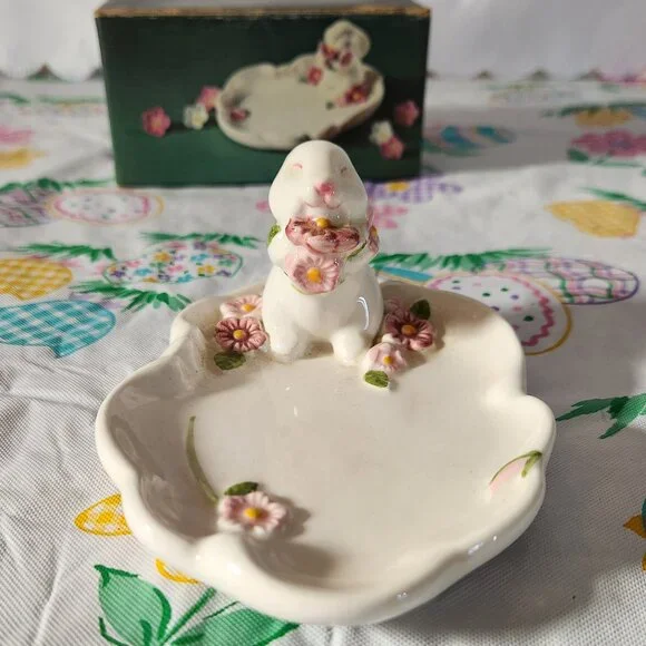 Vintage Avon 🐰bunny💐 trinket tray Ceramic Dish Easter Rabbit Decor Bunny Luv - Picture 3 of 7